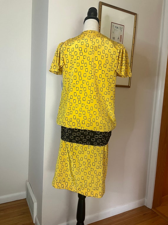 Yellow and Navy drop waist 1980s dress, geometric… - image 3