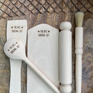 Personalisiertes hölzernes Backset für Kinder, Küchenzubehör aus Holz, Rollenspielspielzeug Baking Set