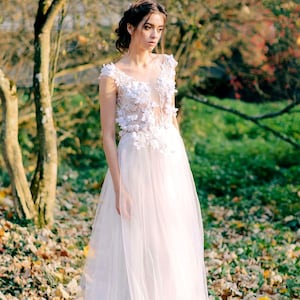 Robe de mariée en tulle : dentelle branche 3D, dos nu - LOLANTHE