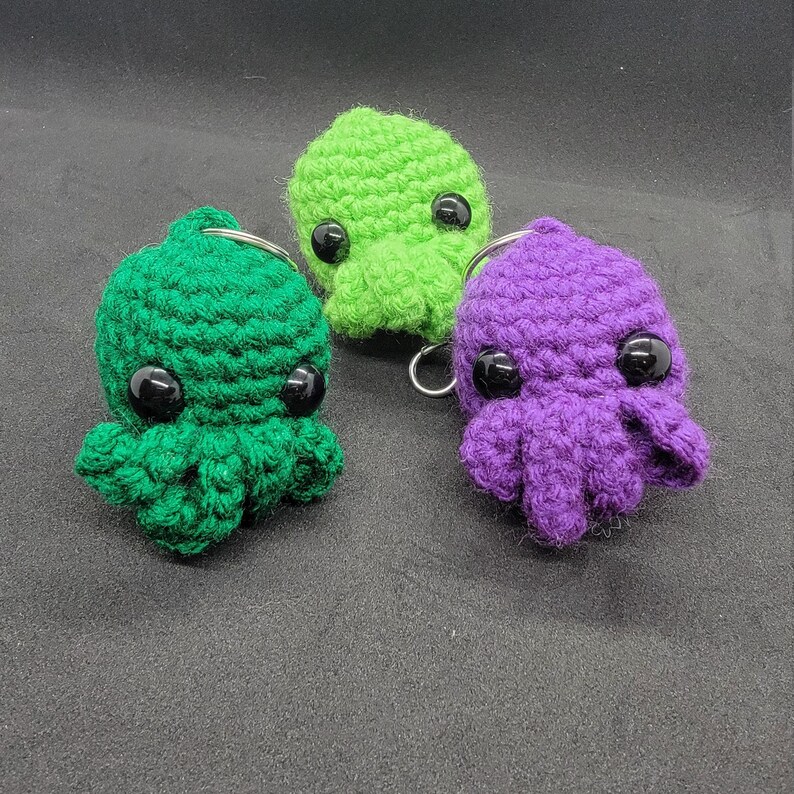 CROCHET PATTERN Cthulhu Keychain, Backpack Charm, Amigurumi Cthulhu Crochet Pattern, Digital Download image 5