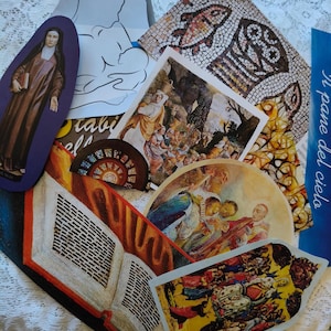 Könnte beinhalten: Eine Sammlung religiöser Kunstdrucke und Illustrationen. Enthält Bilder einer Nonne, eines Mosaiks mit Fischen, eines offenen Buches und anderer religiöser Szenen. Die Farbpalette umfasst Braun-, Blau- und Gelbtöne.