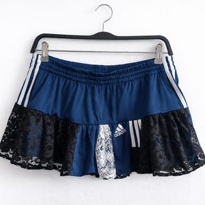 Adidas upcycling skirt, adidas reworked, adidas upcycling outfit, skirt adidas lace, coquette core, upcycling sports, flow 2000, y2k