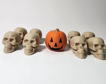 1/12 Scale Skull and Pumpkin Set for Dioramas, Miniature Decor and Neca