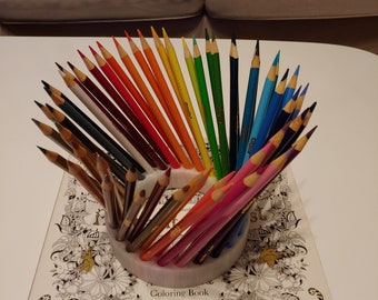 Spiraled Colored Pencil Holder