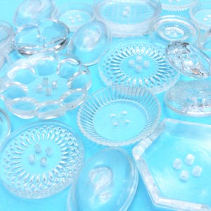 Assortiment vintage doorzichtige plastic knopen: 22 knopen naaien en knutselen