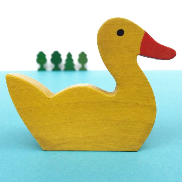 Vintage wood yellow duck, toy farm animals, Montessori / Waldorf natural toys