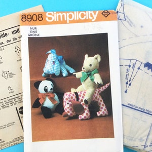 70s soft toys sewing pattern, panda, teddy bear and dog, vintage Simplicity Pattern 8908 in German, uncut, factory folded