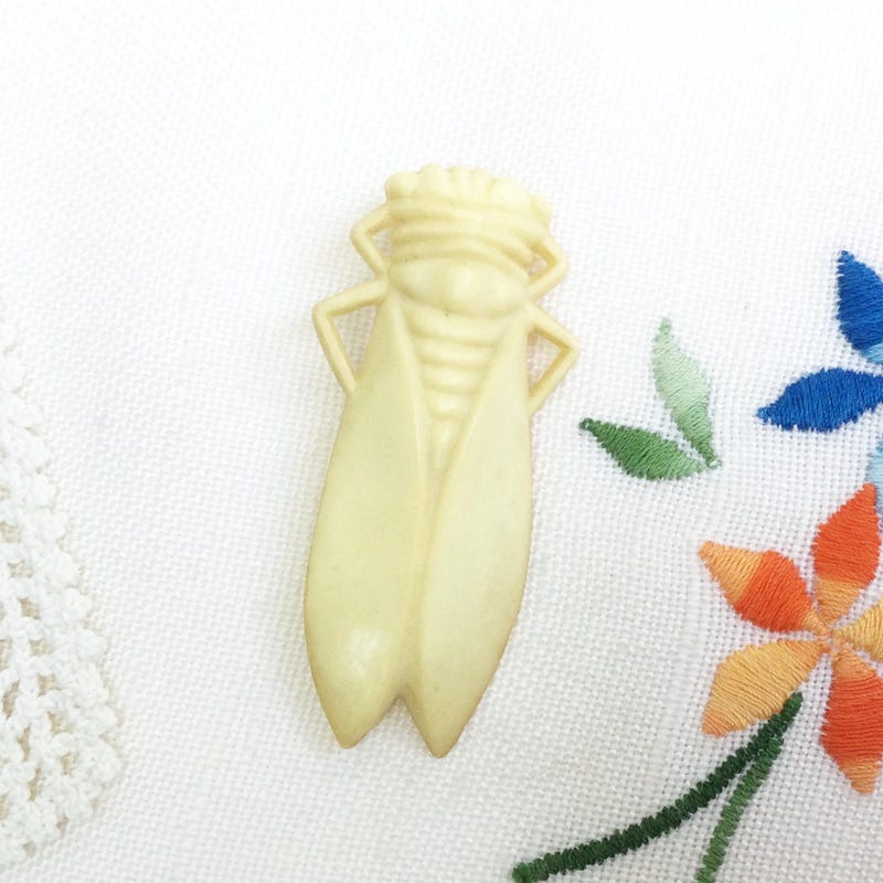 Broche Cigale Dorée Vintage – Laiton, Occasion (état Bon)