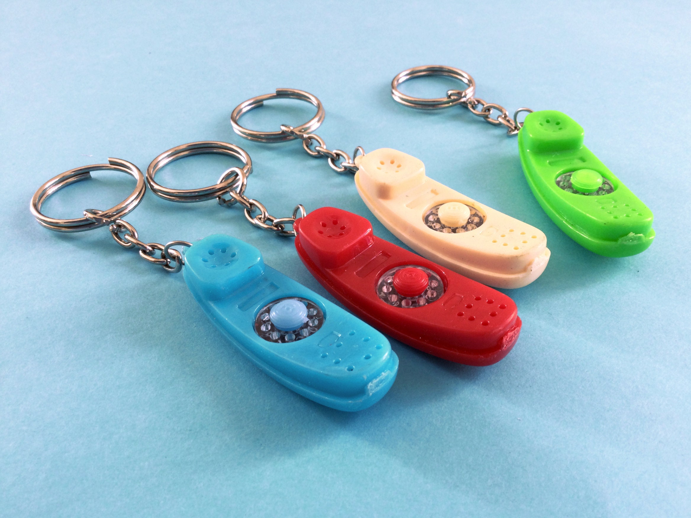 ヴィンテージ回転式電話キーホルダー：80年代風ノベルティキーリング