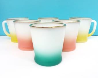 Vintage Fire King Milchglas Fade Tassen - Pink, Gelb oder Türkis, Anchor Hocking, D-Griff, Goldzier, hergestellt in den USA, Housewarming Geschenk