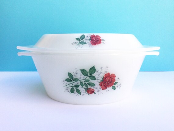 Cocotte Arcopal vintage décor roses - Arts de la table Cocotte Arcopal vintage décor roses - Arts de la table