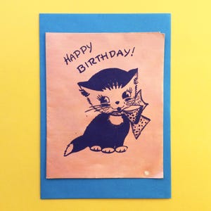 Tarjeta de cumpleaños vintage, lindo gato con moño, serie de comedia Sloane, tarjeta sin usar de los años 50, tarjeta de feliz cumpleaños, papel texturizado