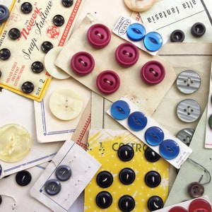 Vintage knopen, meer dan 100 banen, gemengde maten en kleuren, overhemdknopen, jurkknopen, op originele kaarten, drukknopen, knopen Verenigd Koninkrijk en Europa