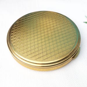 Vintage Kigu powder compact, Pocket mirror, Gold tone case with geometric motif, Machine tooled design, Handbag mirror, Made in England