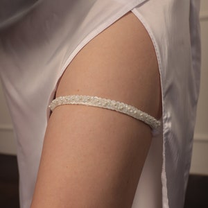 Tiny Wedding Garter for Bride, Bridal Garter with Pearls, Beaded Garter Jewelry, Wedding Accessories for Bride, Elegant Leg Garter for Woman