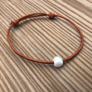 Leather and Freshwater Pearl Adjustable Bracelet, Single Pearl Bracelet, Gift for Her, Bridesmaid Gift