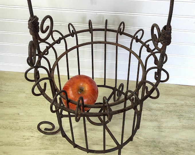 Rustic Wire Basket Planter, Vintage Farmhouse Cottage Garden Decor