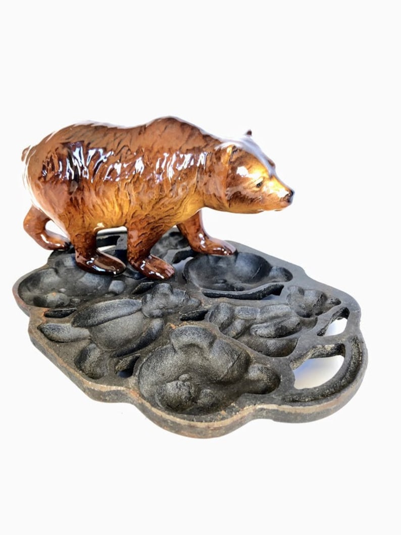 Vintage CAST IRON MOLD, Teddy Bears, Baking Pan, Cookware, Rustic Farmhouse Kitchen Decor