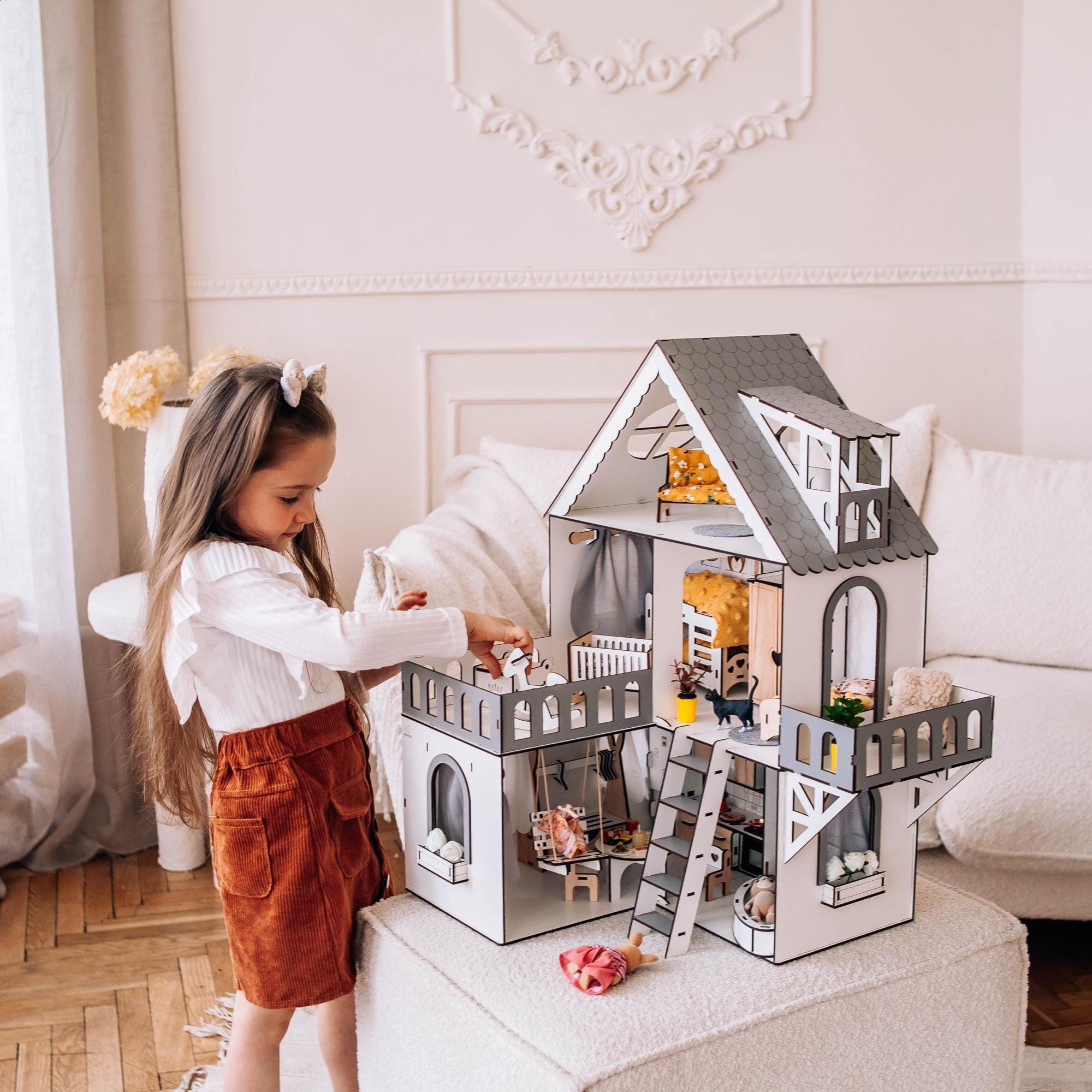 ミニチュアドールハウス　完成品　北欧風ハウス❤︎ 北欧風木製ドールハウス：ホワイト＆グレーのミニコテージスタイル