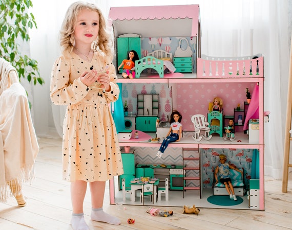 Dollhouse Made From Various Wooden Characters Background, Peppa