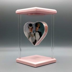 NEWTON™ HEART - Gravity Defying Photo Frame Exclusive - Elevate Your Love!