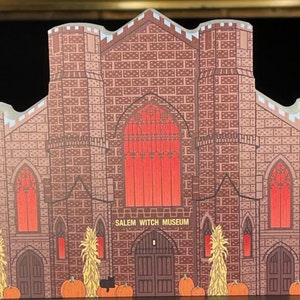 Cat&#39;s Meow - Salem Witch Museum in the Fall