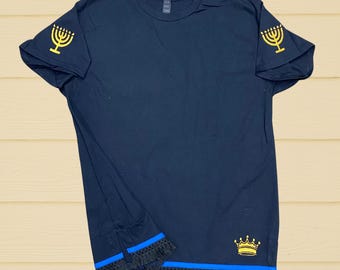Camisetas israelitas para hombre, con corona dorada bordada y menorá en ambas mangas, camiseta con flecos, flecos, prendas israelitas hebreas