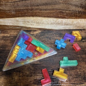 The 3D Pyramid Puzzle - Rainbow Mania