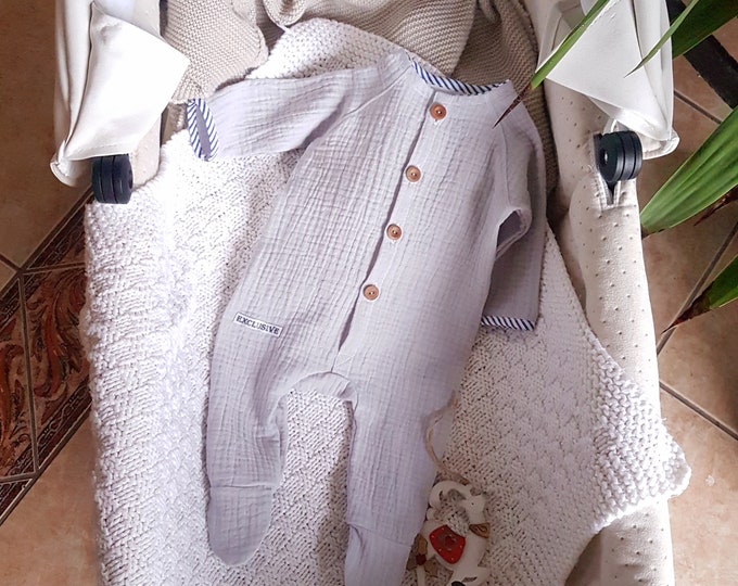 Coming home neutral Muslin double gauze footed romper,unisex sleeping footed romper,grey sleeping Romper, Muslin overall für Neugeborene,