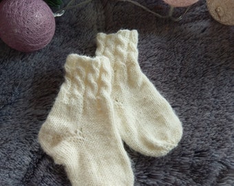 Unisex Warm knitted alpaca woollen newborn/ baby socks, cables knitted ivory woollen newborn baby socks, Neugeborene woollen