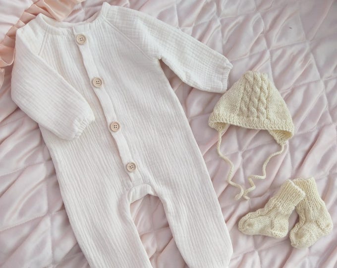 3pcs neutral newborn thick gauze organic cotton footed romper and woollen cable knitted warm socks and adjustable knitted hat,neugeborene