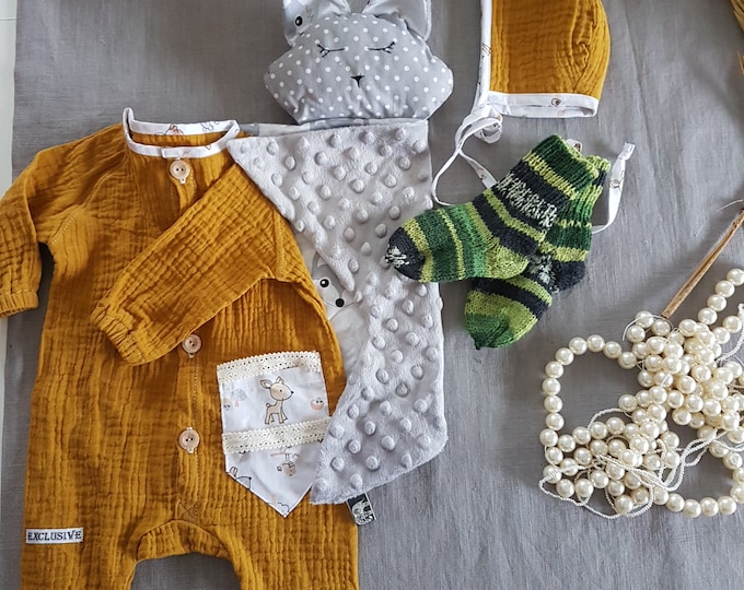 Ready ,Personalized unisex newborn baby fox cuddle comforter,mustard footed romper/Muslin bonnet/green woollen socks,coming home shower gift