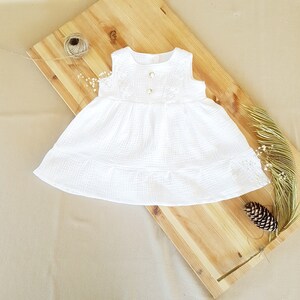 Mousseline blanc # moutarde # rose # écru # bleu robe de bébé fille, robe de bébé en mousseline de style vintage rétro sans manches simple, taufkleid de mousseline