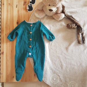 Coming home  Muslin neutral triple gauze footed romper,Petrol Muslin long sleeve footed romper,Musselin blau overall für Neugeborene