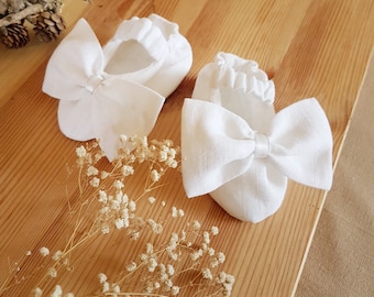 White linen baby booties, christening linen bow boots,fabric linen white baby shoes