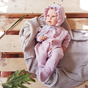 Soft dusty pink Coming home footed baby girl romper,Musselin Strampler fur Neugeborene pink,Muslin triple gauze footed romper#onesie#overall
