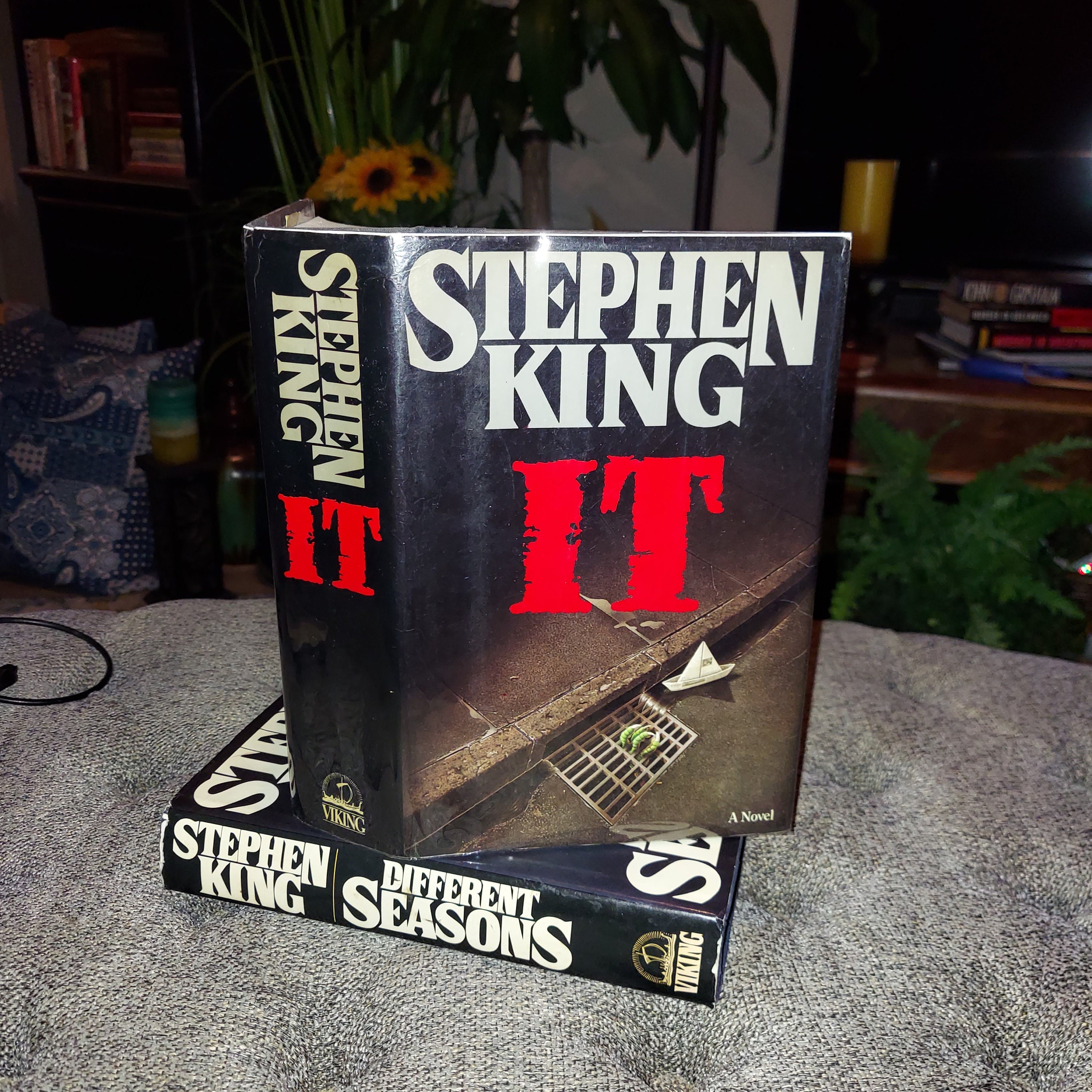 IT by Stephen King, 1986 First Edition, Horror Novel With Dust