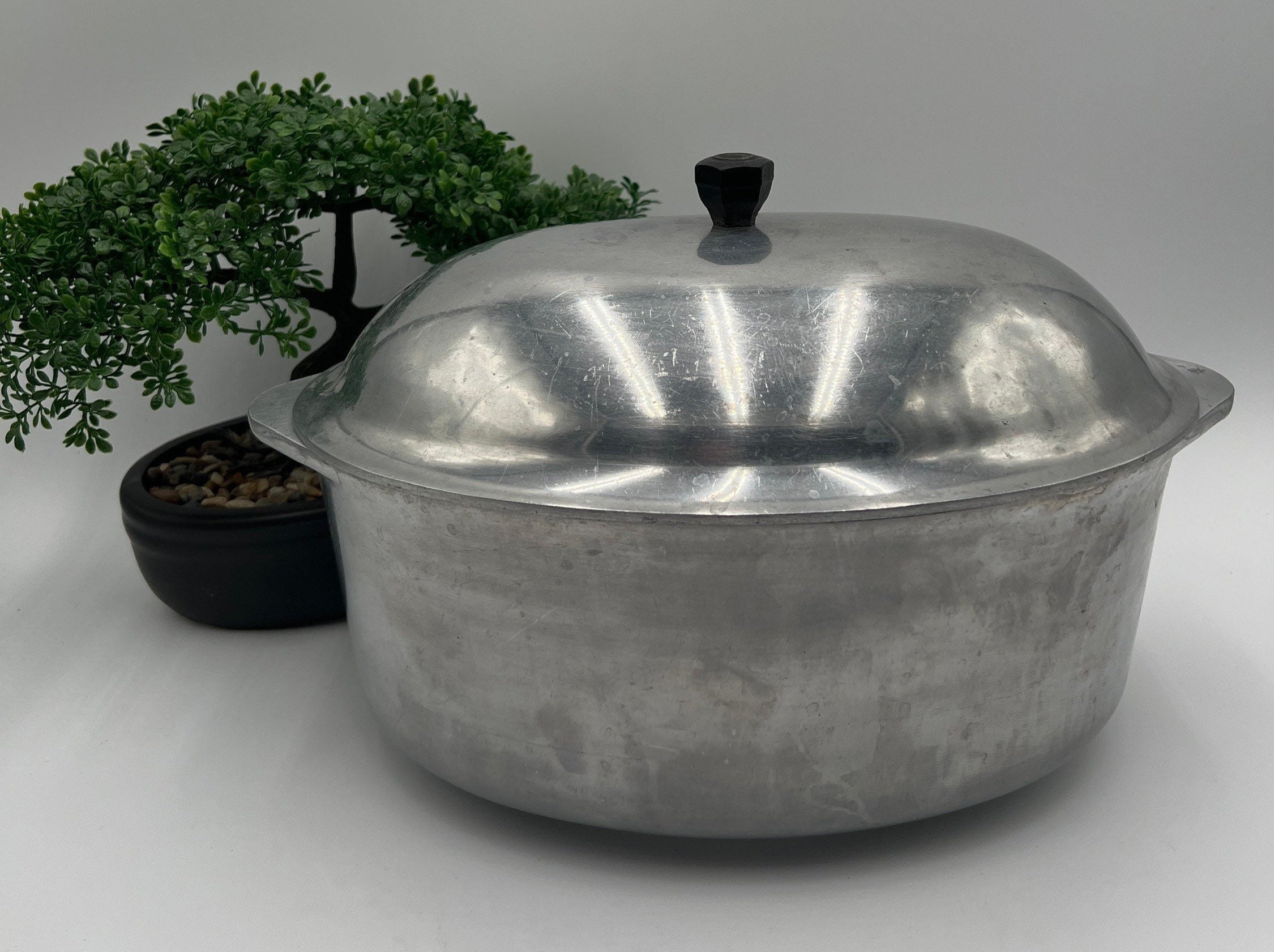 Vintage HOUSEHOLD INSTITUTE Cast Aluminum 15 Dutch Oven With Lid. 6 Qt. 