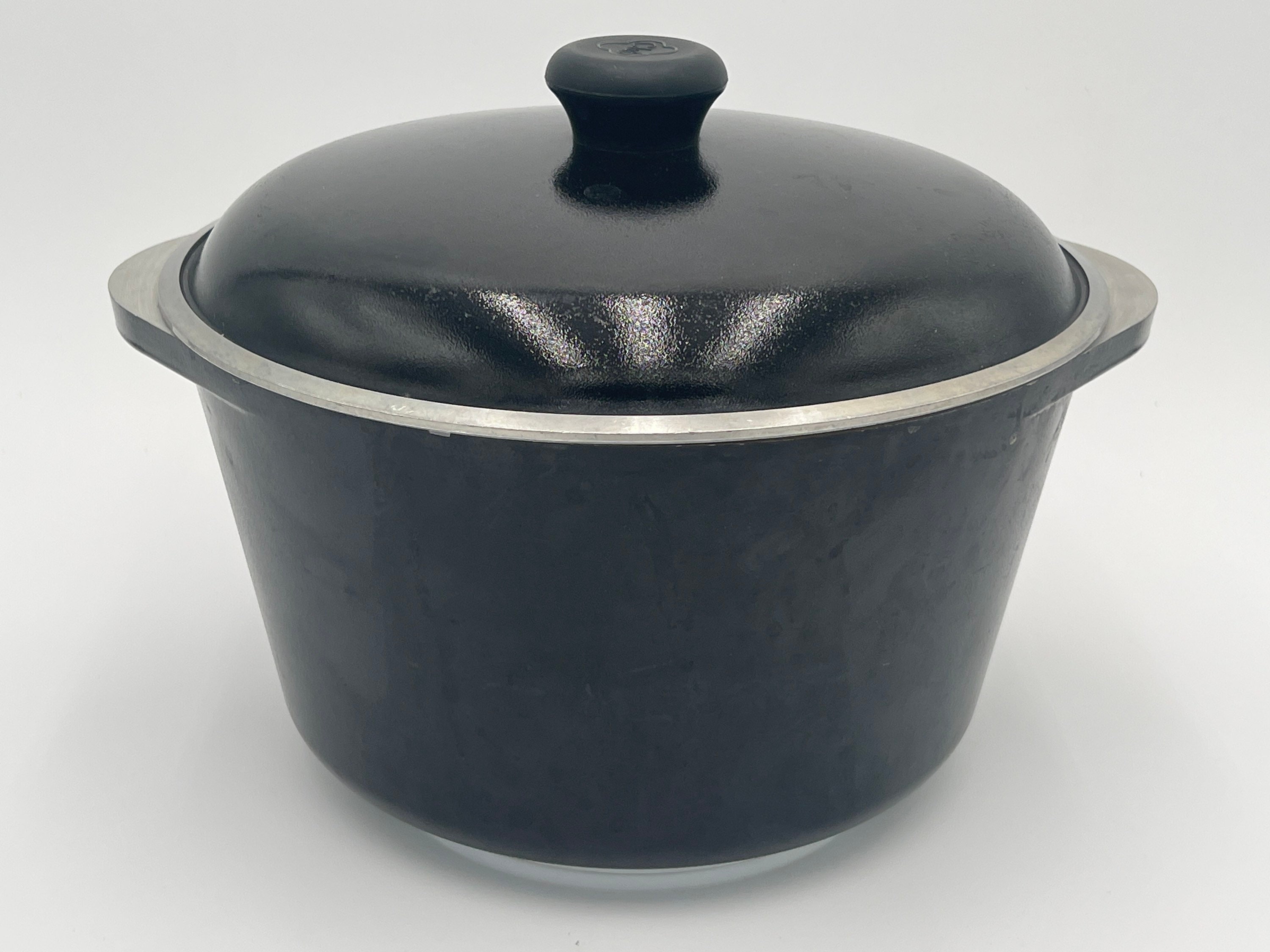 Vintage Club Aluminum Black 4.5 Qt. Dutch Oven Stock Pot With Lid.  Non-stick Coating. 