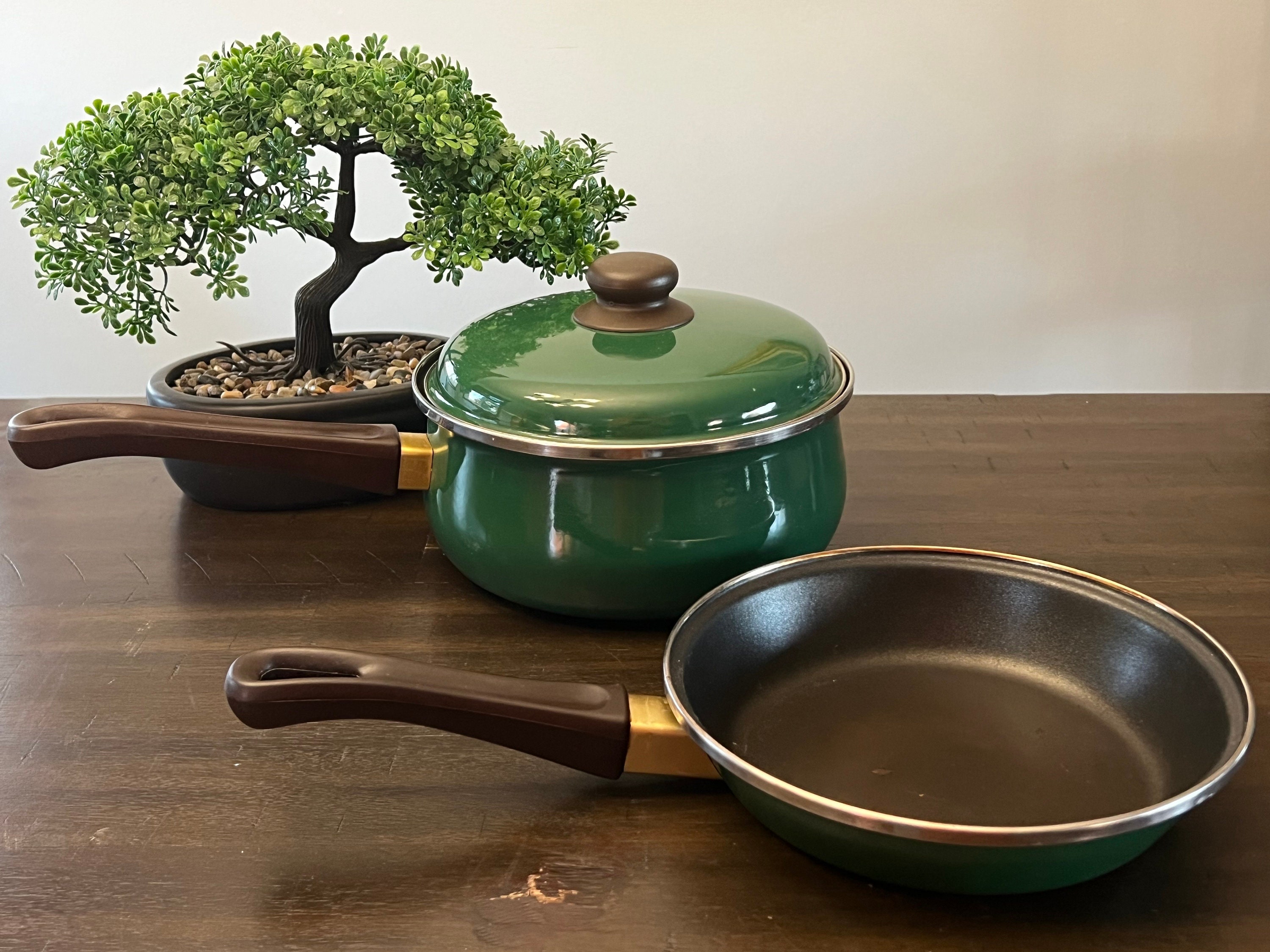 Encore Enameled Green Non Stick Cookware 3 Piece Set. 3 Quart Sauce Pan  With Lid & 8 Frying Pan. Lid Fits Both. Made in Spain. 