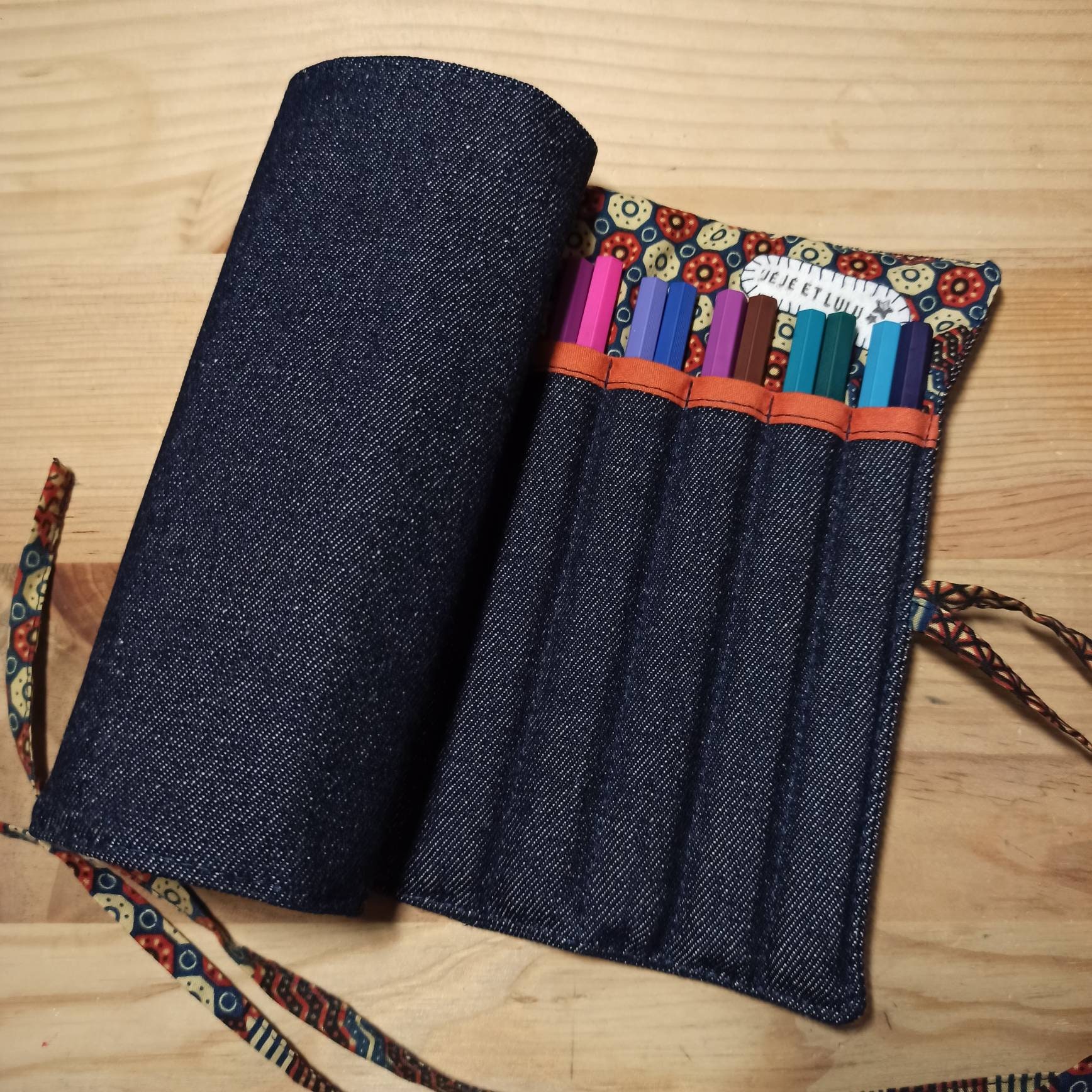 Trousse Rouleau Lanière/Trousse Tube en Selvedge Bleu et Motif Africain Zuvaa Pochette à Rouler Cray