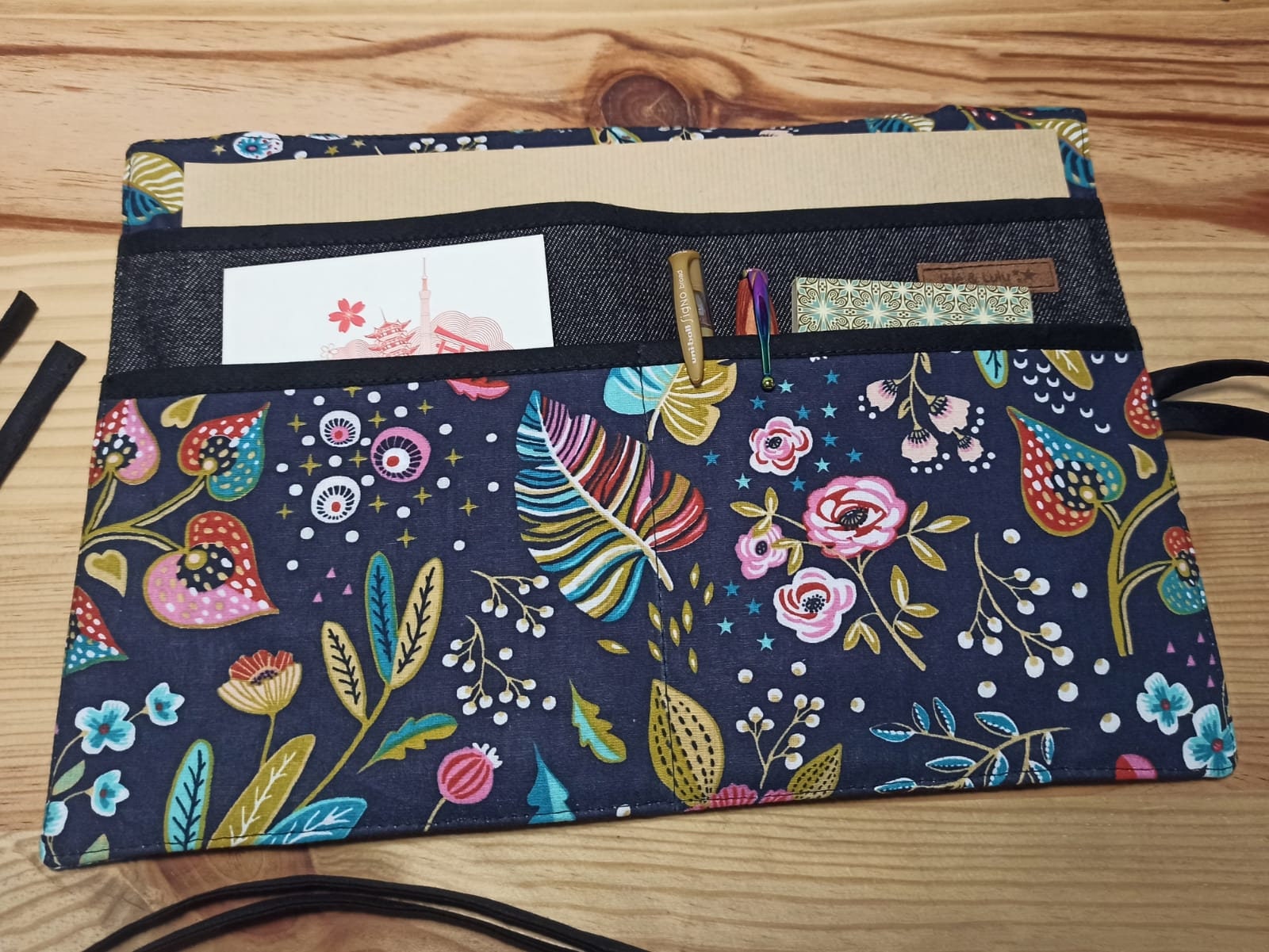 Organiseur Tissu Pour Courrier, Papiers et Carnets Motif Ancolie Noir/Étui à Livre