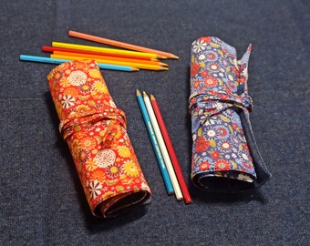 Rolkoffertje met riem / buisdoosje met Misaki-patroon, bloemen / rolkoffertje voor potlood en stift.