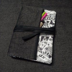 Astuccio tascabile collezione Murasaki - Motivo illustrazione manga - Portadocumenti multitasche - Astuccio da disegno con astuccio