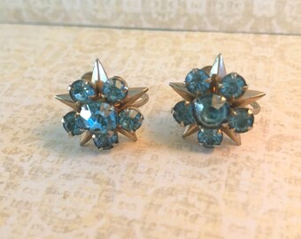 Vintage Star and Rhinestone Screw Back Earrings - Light Blue Aquamarine Rhinestones Set in Star  ***PRETTY!