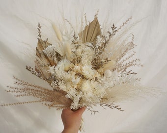 Pampas grass dry flower bridal bouquet, palm leaf Bohemian dry flower holding flower, wedding decoration