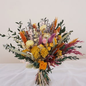 Frühlingshochzeit gemischte Wildblumen Brautstrauß, Lavendel+Distel+Eukalyptusblätter+getrocknete Rosen+Pampasgras Boho Hochzeit Trockenblumen