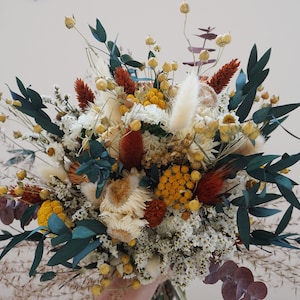 Rost Orange Wiesen-Trockenblumen-Bouquet mit dunkelgrünen konservierten Blättern Wildblumen Greenery-Bouquet Eukalyptus-Bouquet