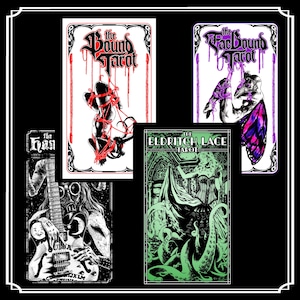 Könnte beinhalten: Eine Sammlung von Tarotkarten-Designs mit gotischen und Fantasy-Themen. Die Karten zeigen Illustrationen mit Titeln wie "The Bound Tarot" und "The Faebound Tarot". Die Farbpalette umfasst Rot, Lila, Grün und Schwarz mit aufwendigen Strichzeichnungen.