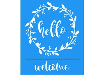 Może przedstawiać: Niebieski kwadrat z białym wzorem w postaci wieńca kwiatowego i napisem "hello" w ozdobnej czcionce. Poniżej znajduje się słowo "welcome" w podobnym stylu. Prosty i elegancki design.